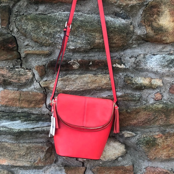 Handbags - NWT Isabelle crossbody